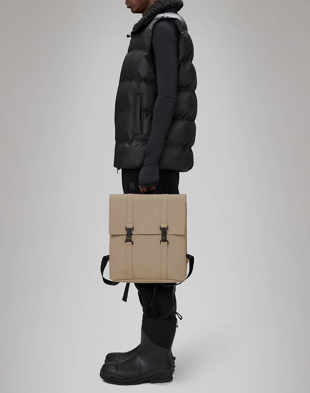 RAINS MSN Bag Mini W3 (Размери: 34 x 31 x 12 см.)
