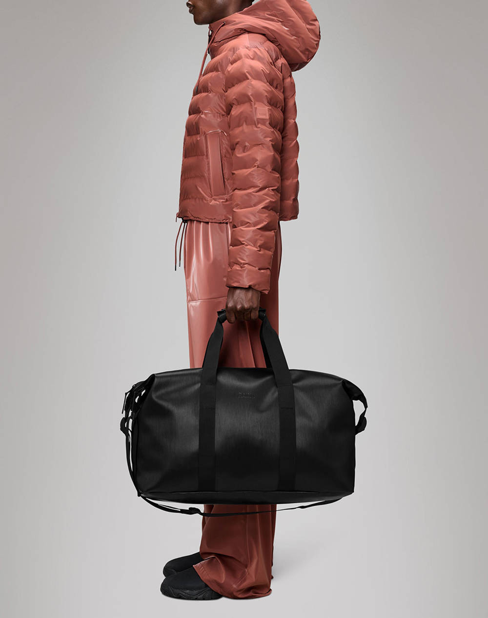 RAINS Hilo Weekend Bag W3 (Размери: В27 x Ш52 x Д26 см.)