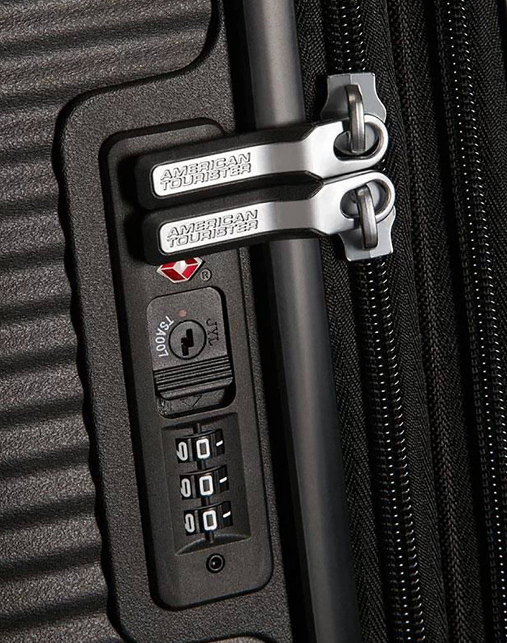 КУФАР AMERICAN TOURISTER (Размери: 51.5 x 77 x 29.5 см.)