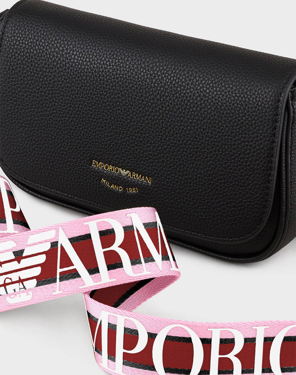 EMPORIO ARMANI WALLET ON CHAIN (Размери: В 13 x Д 21 x Ш 4 см.)