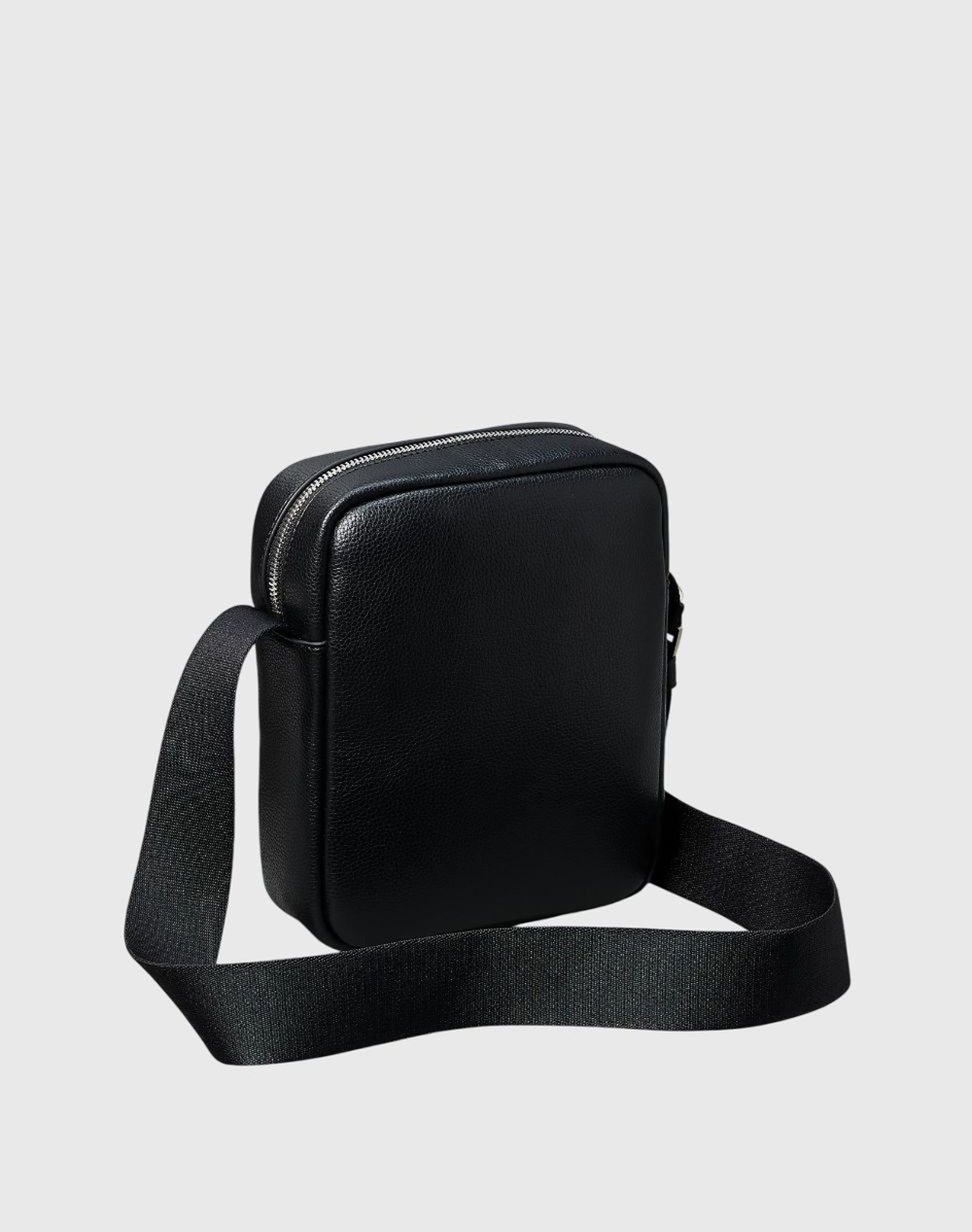 CALVIN KLEIN RAISED REPORTER (Размери: 18 x 22 x 7см.)