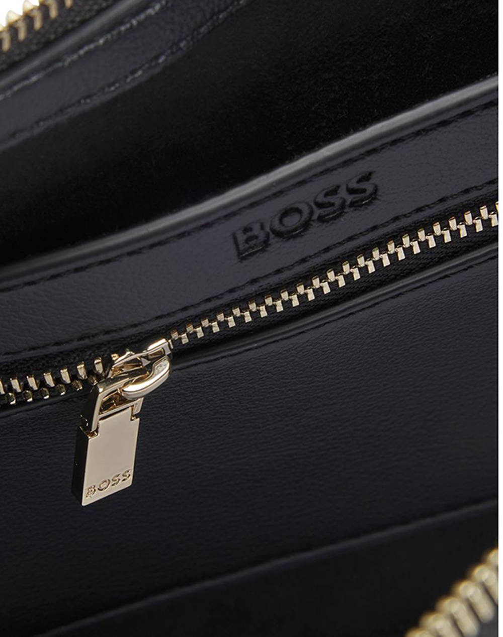 BOSS Bretzel S Hobo 10254443 01 (размери: 34 x 17 x 12см.)