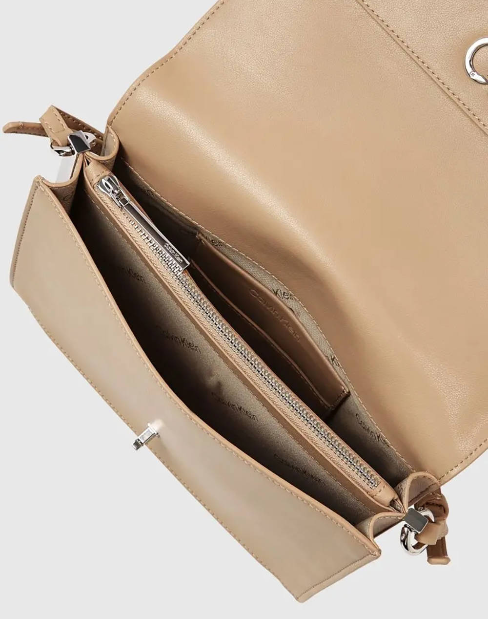 CALVIN KLEIN JEANS CK ELONGATED SHOULDER BAG (Размери: 26 x 17 x 7см.)