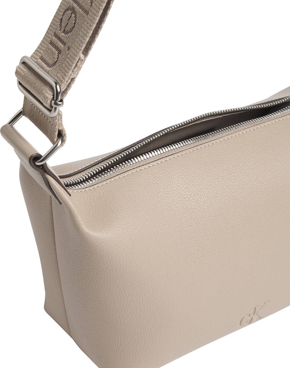 CALVIN KLEIN JEANS ULTRALIGHT SHOULDER BAG22 PU (Размери: 21.5 x 16 x 10см.)