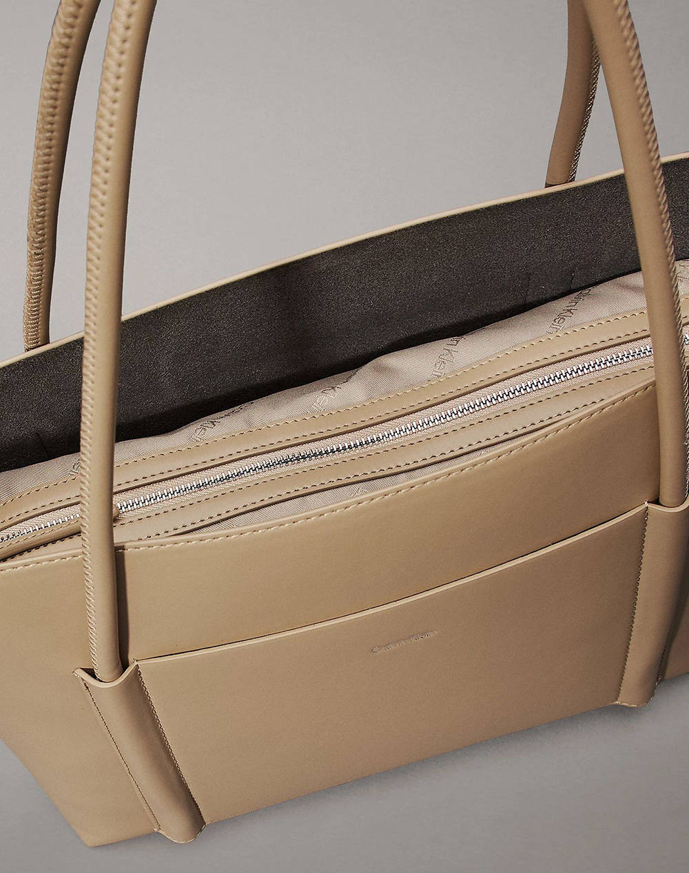 CALVIN KLEIN JEANS CK LINN MEDIUM SHOPPER (размери: 24.5 x 20 x 6.5см.)