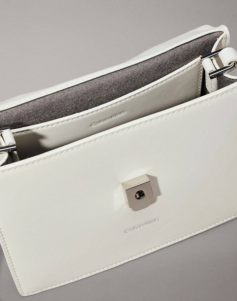 CALVIN KLEIN JEANS CK LINN TOP HANDLE CROSSBODY (Размери: 19 x 13 x 7.5см.)
