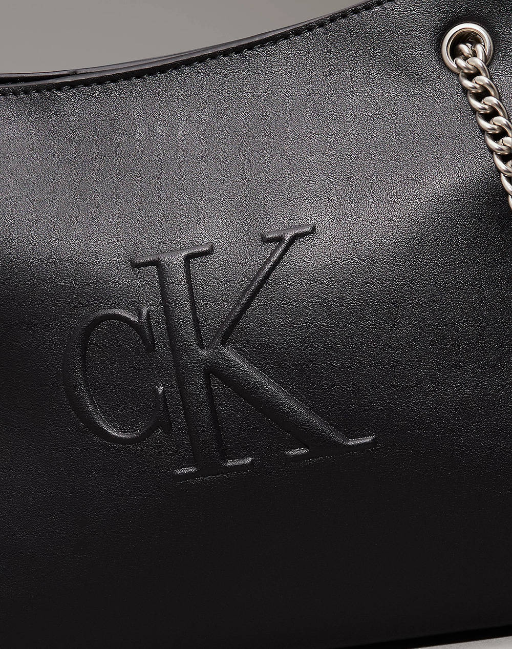 CALVIN KLEIN SCULPTED CHAIN SHOULDER BAG (Размери: 20 x 26 x 9см.)