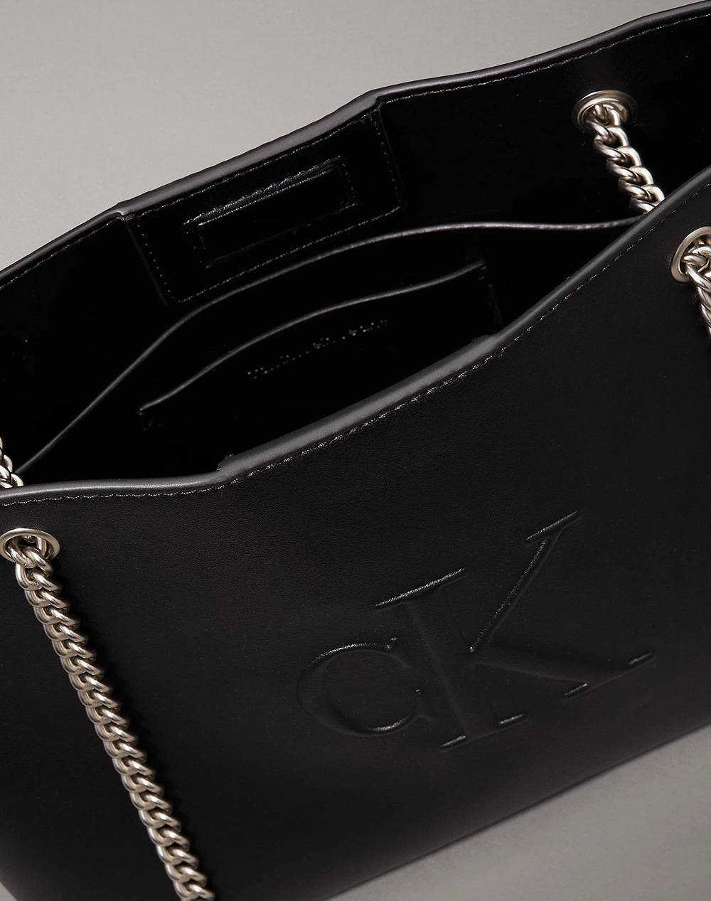 CALVIN KLEIN SCULPTED CHAIN SHOULDER BAG (Размери: 20 x 26 x 9см.)