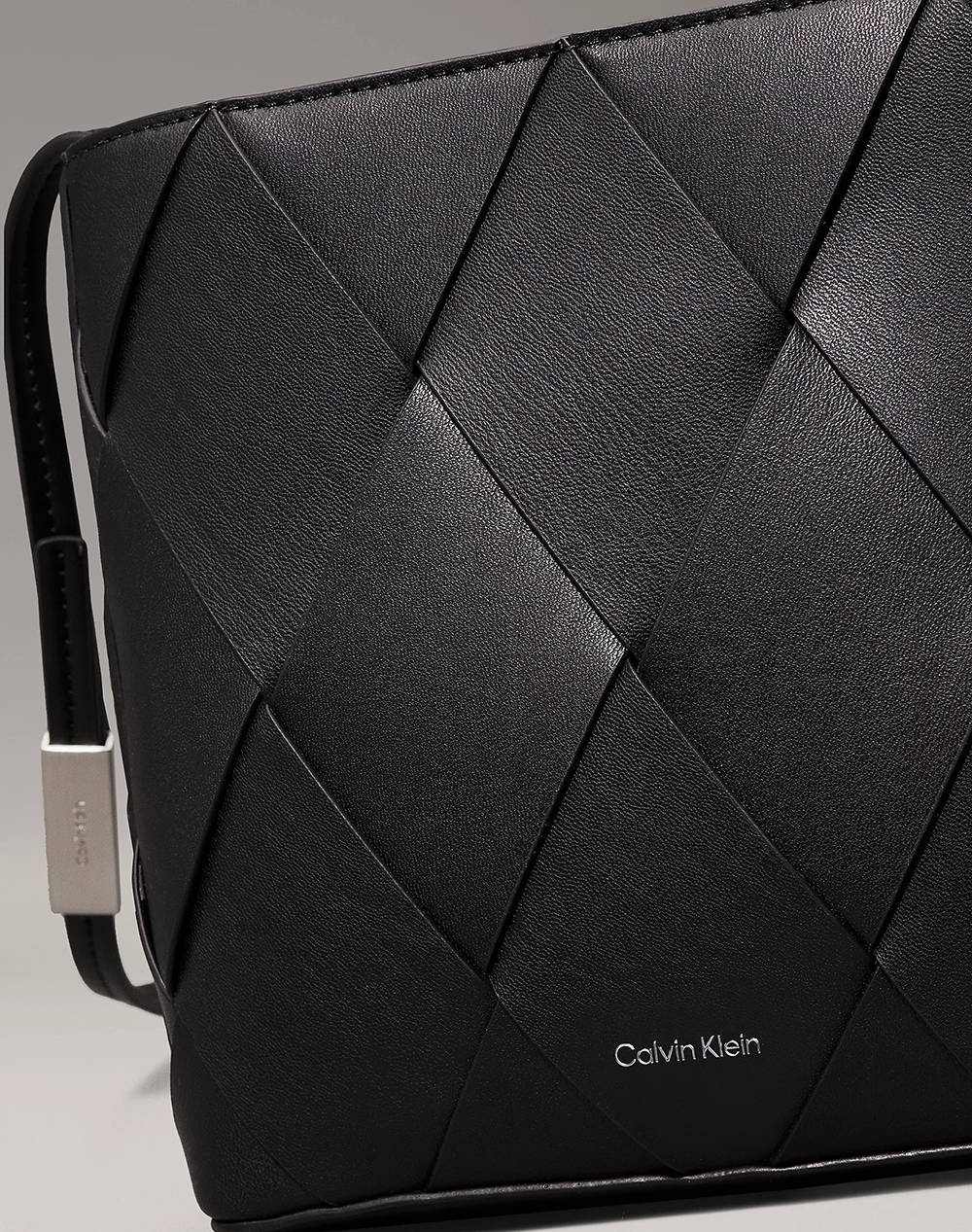 CALVIN KLEIN JEANS CK WOVEN SQUARE CROSSBODY (Размери: 20 x 20 x 6 см.)