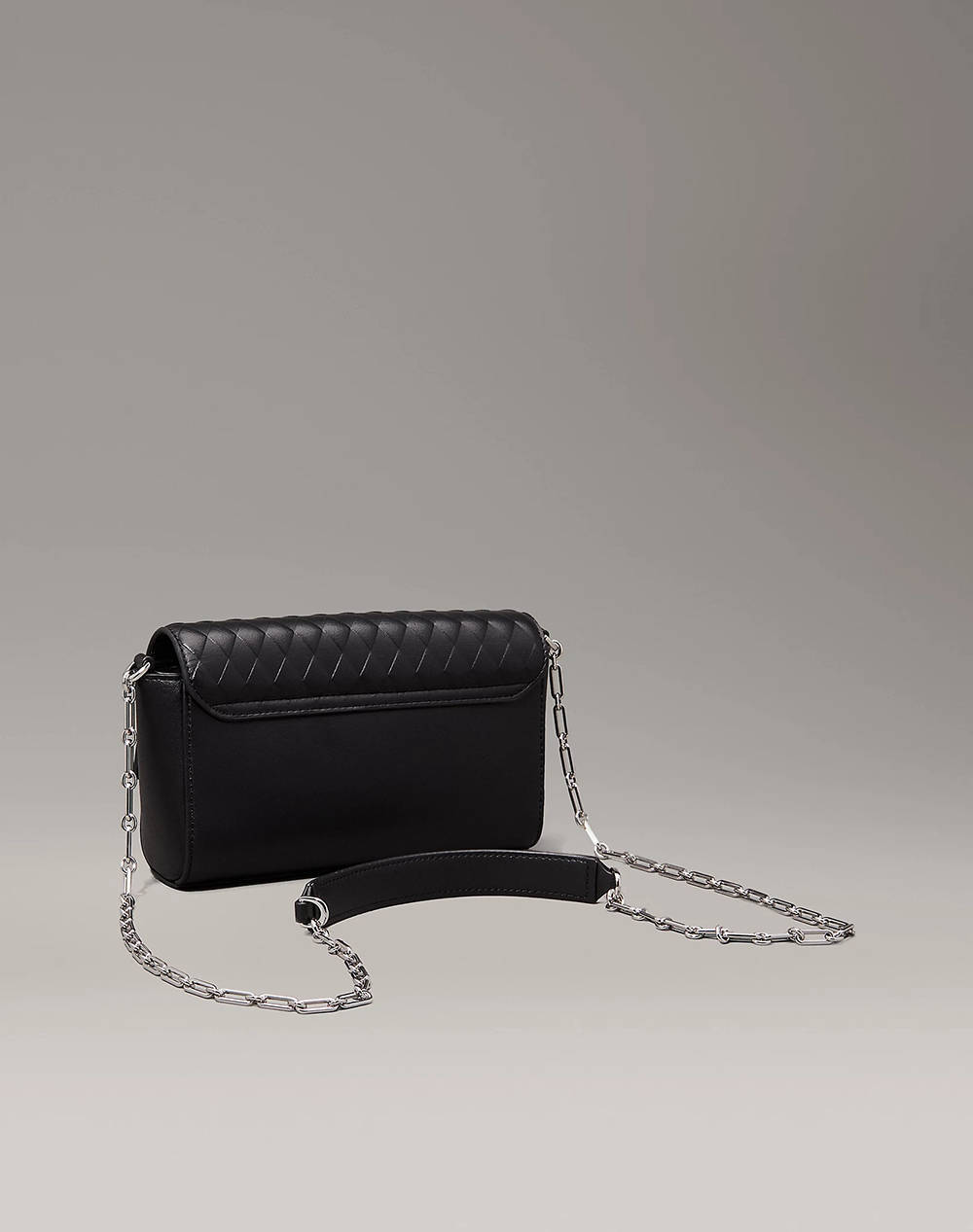 CALVIN KLEIN MINI QUILT CHAIN MINI CROSSBODY (Размери: 21 x 5,5 x 13см.)
