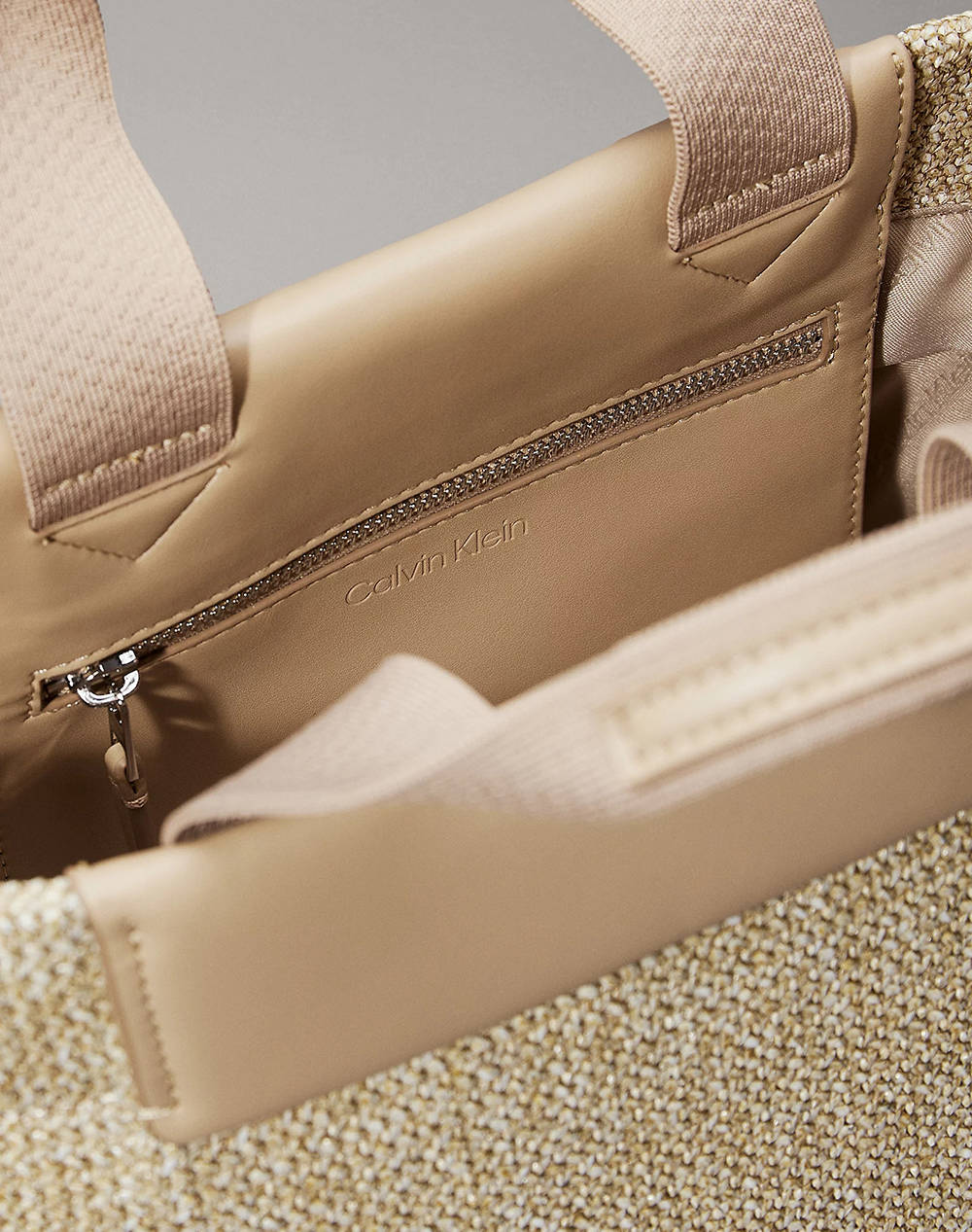 CALVIN KLEIN JEANS CK RAFFIA SMALL TOTE CROSSBODY (Размери: 22 x 38 x 16см.)