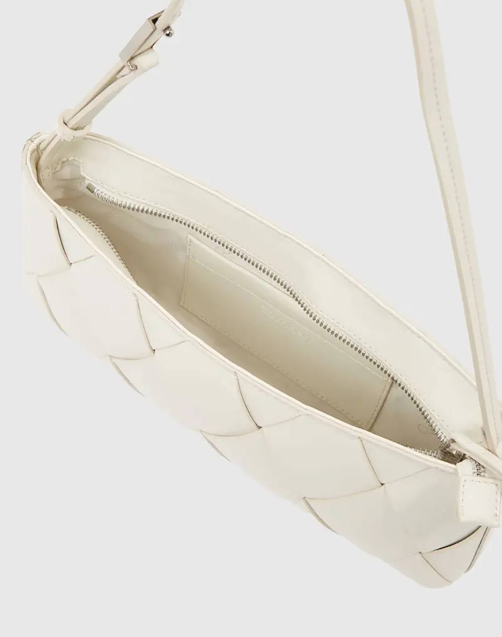 CALVIN KLEIN JEANS CK WOVEN ELONGATED SHOULDER BAG (Размери: 31 x 5 x 14,5см)