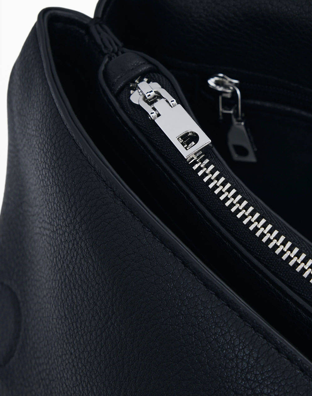 DESIGUAL D2 BAG_HALF VENECIA 3.0 BLAC ДАМСКА ЧАНТА (Размери: 26 x 18 x 12см.)