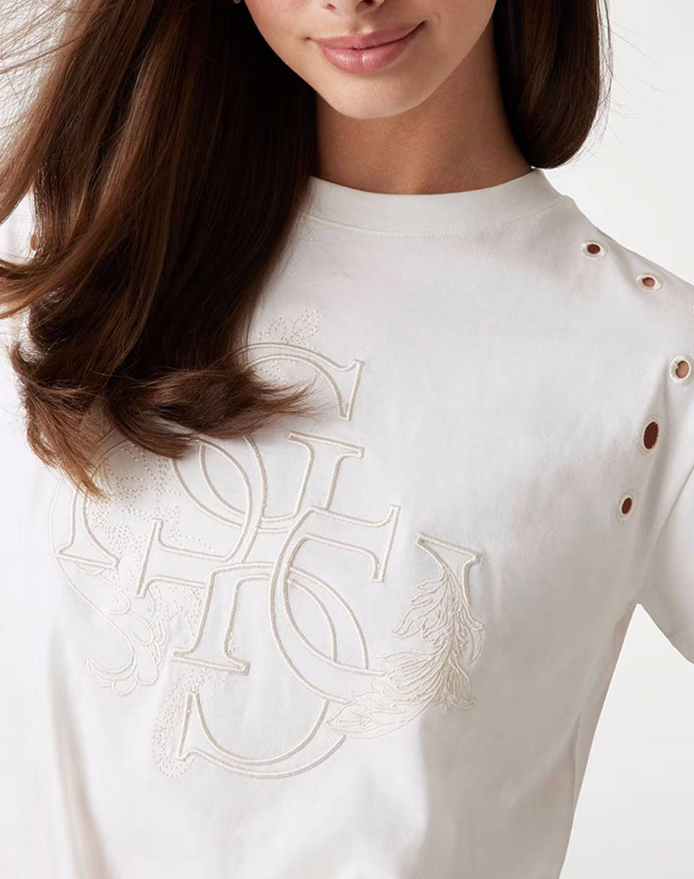 GUESS CN SS EYELET TONE ON TONE TEE ДАМСКА ТЕНИСКА