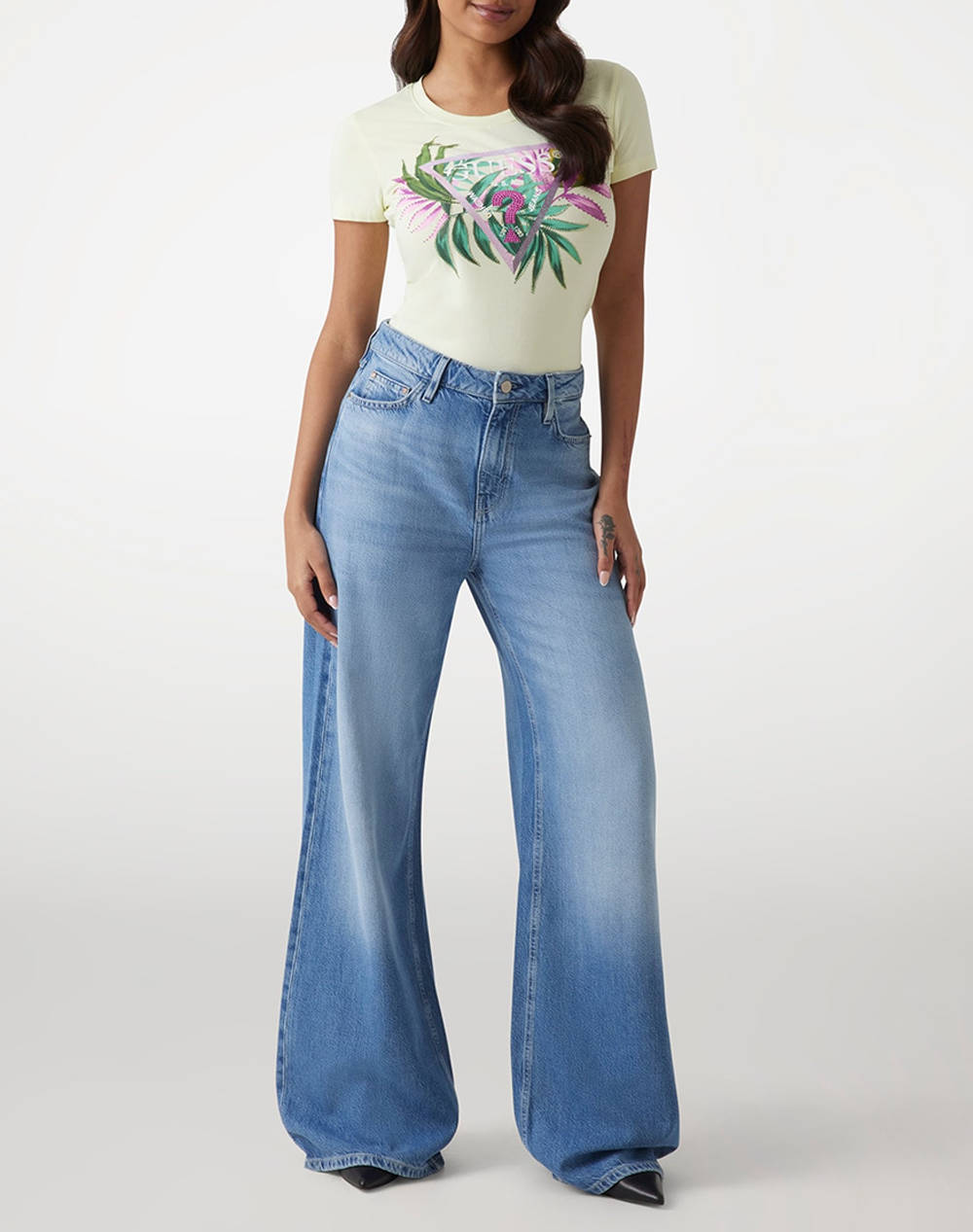 GUESS CN SS LEAF TRIANGLE TEE ДАМСКА ТЕНИСКА