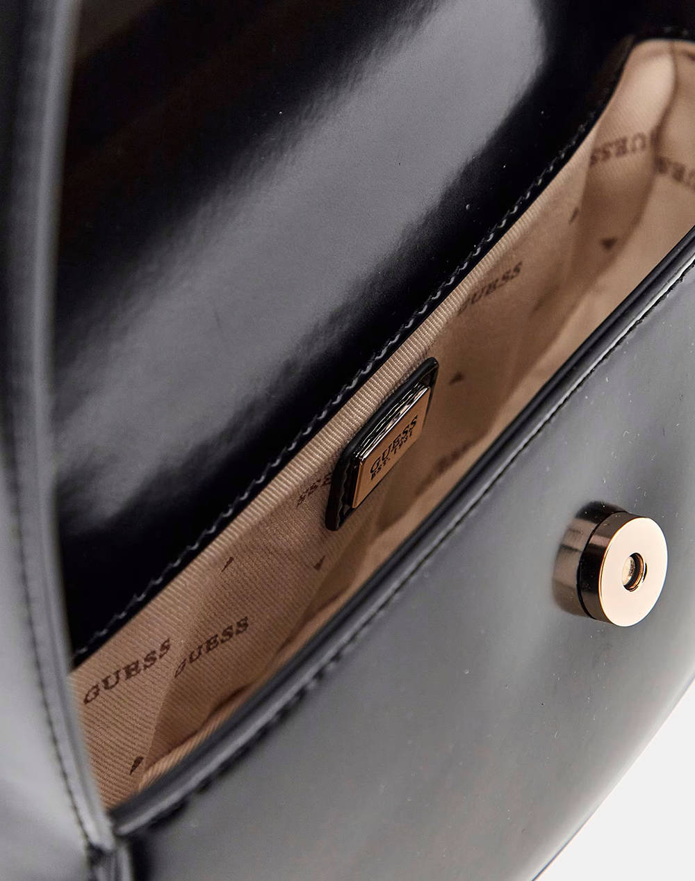 GUESS ARNELA FLAP SHOULDER BAG ДАМСКА ЧАНТА (Размери 22х11х7см.)