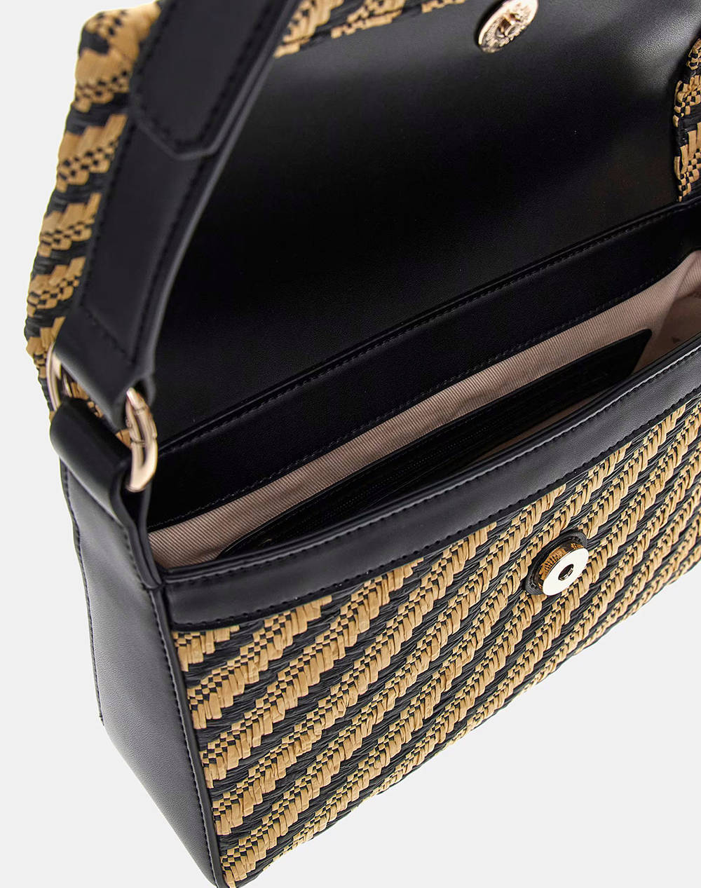 GUESS SIMONA FLAP SHOULDER BAG ДАМСКА ЧАНТА(Размери: 24 x 18 x 7см.)