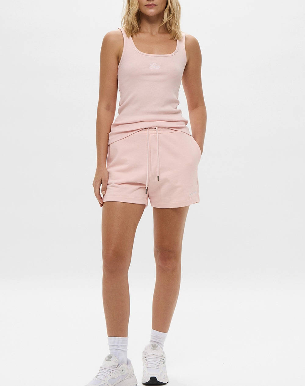 GUESS JEANS GJ REG EMBRO SHORTS ДАМСКИ КЪСИ ПАНТАЛОНИ