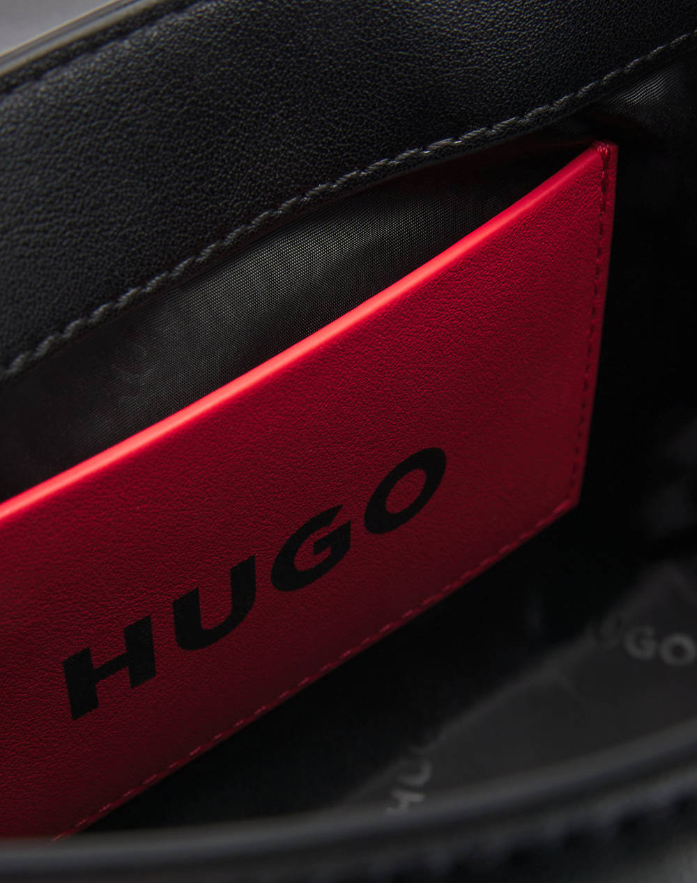 HUGO Mel Crossbody WB 10269938 01 (размери: 23 x 13 x 10см.)