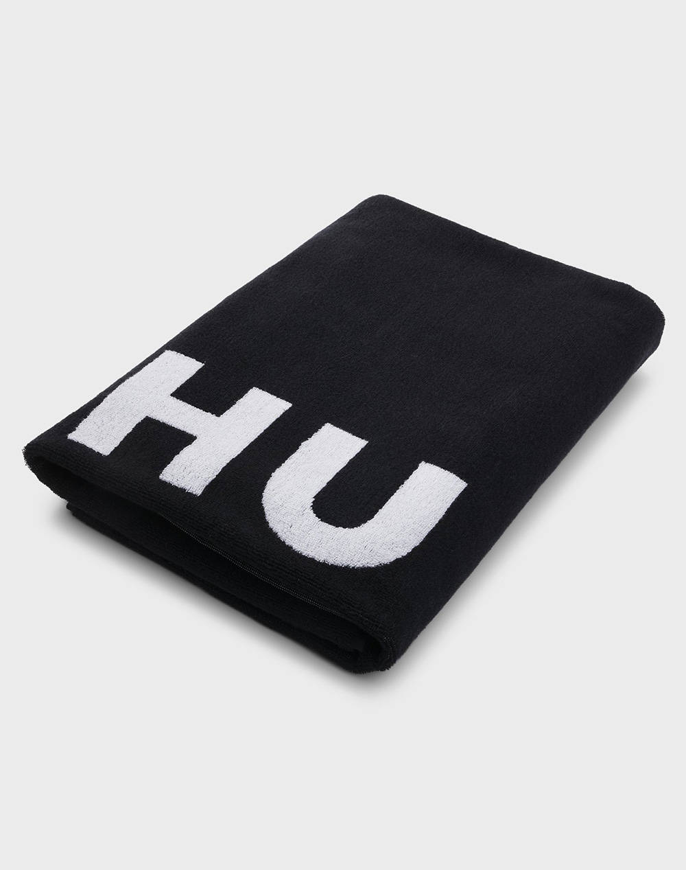 HUGO STACKED LOGO_TOWEL 10249699 01