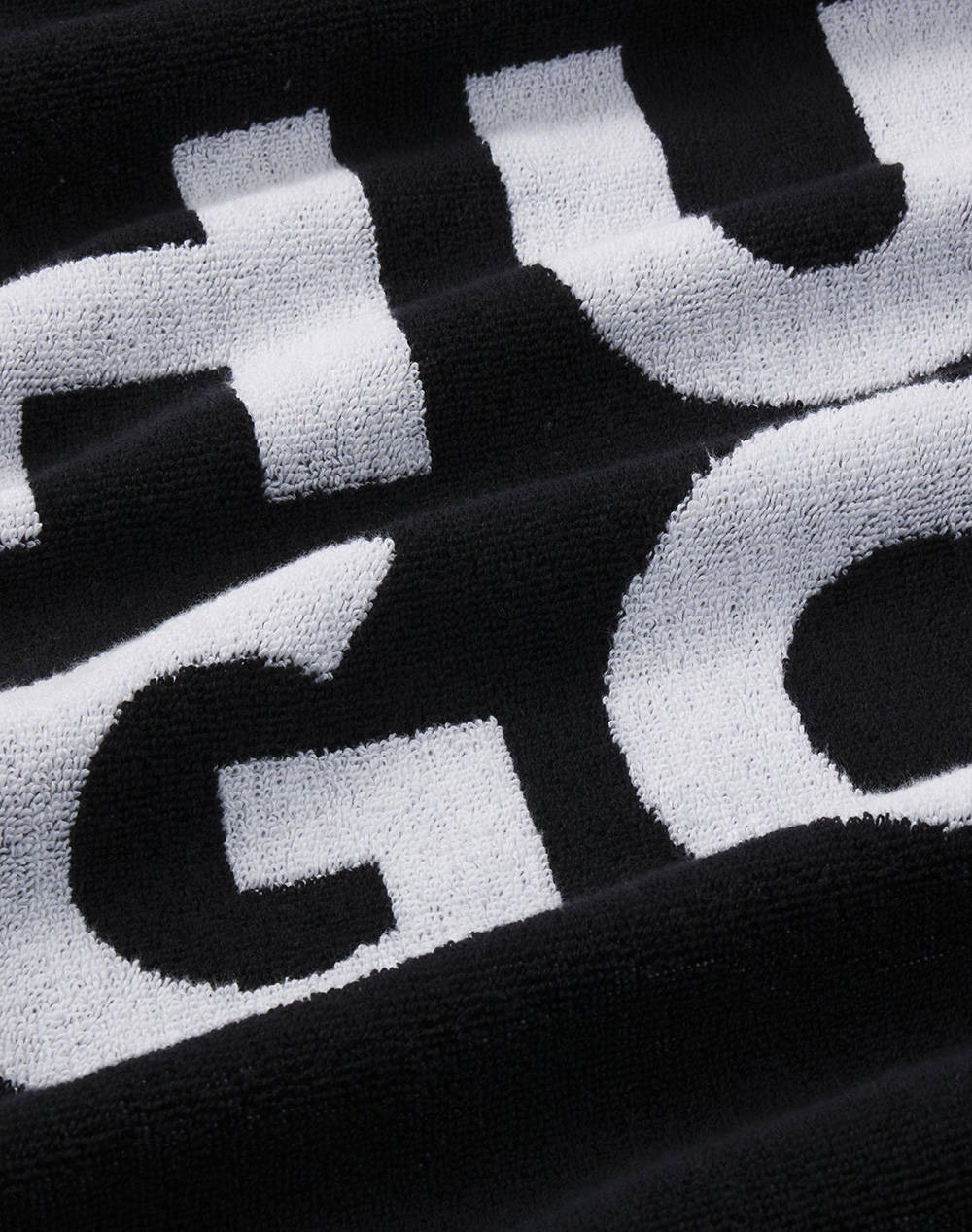HUGO STACKED LOGO_TOWEL 10249699 01