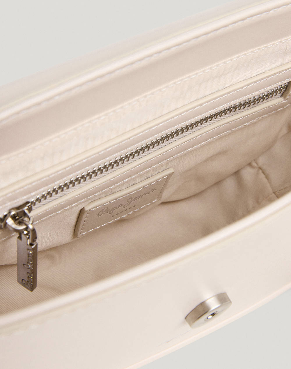 PEPE JEANS CRISHA LIMITED ДАМСКА ЧАНТА(размери: 25 x 16 x 7.5см.)