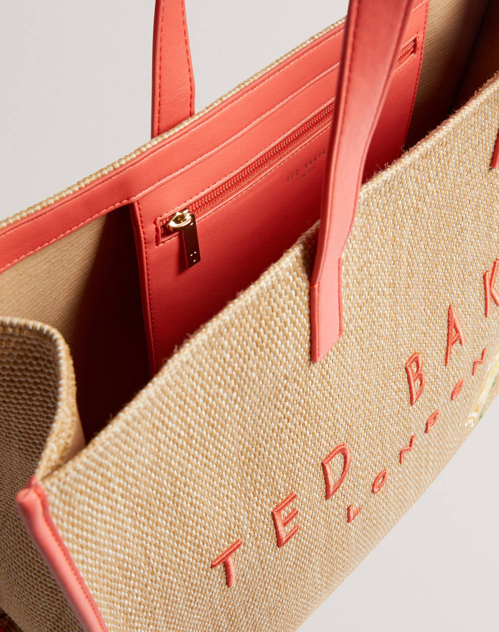 TED BAKER FLORAFF Floral Applique Extra Large Raffia Icon Bag (Размери: 36 x 45 x 14см.)