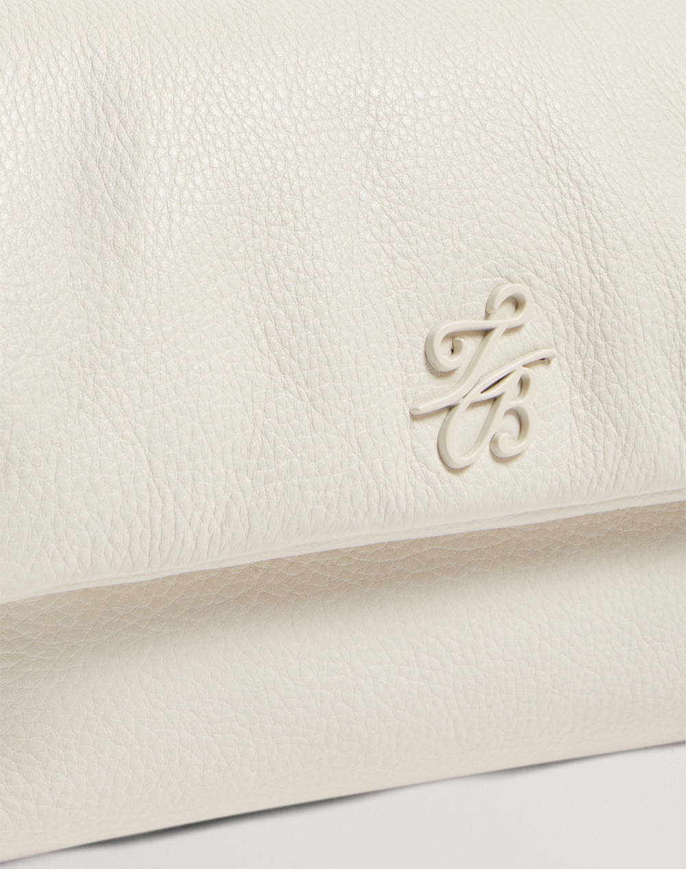 TED BAKER MARRISA Padded Leather Crossbody Bag (Размери: 22 x 16 x 7см.)