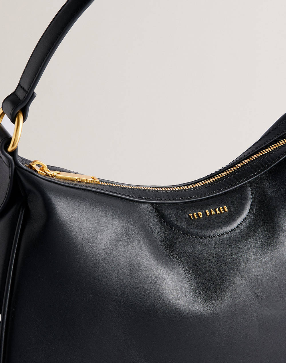 TED BAKER ESIAH Webbing Slouchy Leather Hobo Bag (Размери: 32 x 26см.)