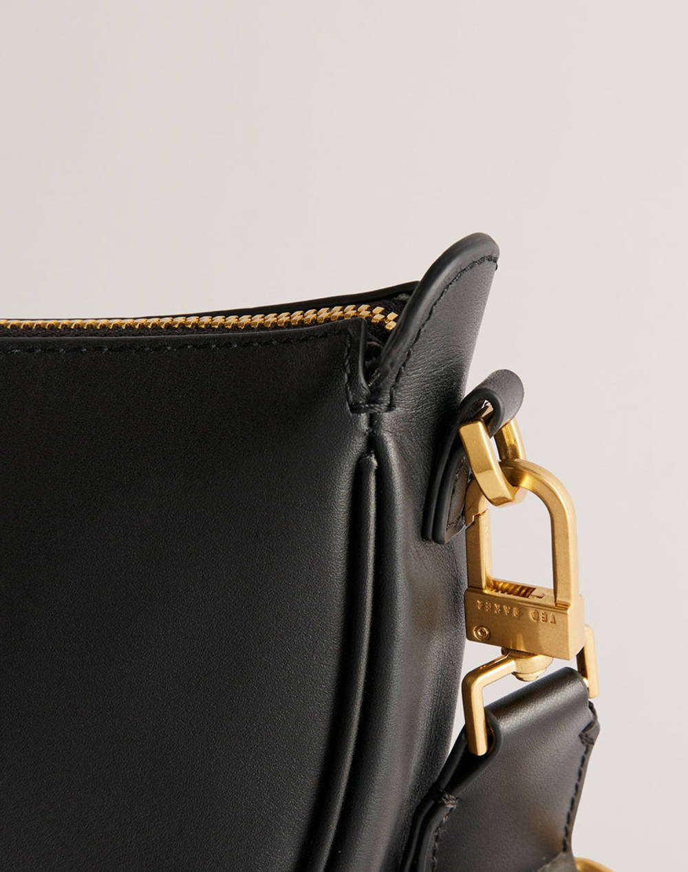 TED BAKER ESSINA Webbing Leather Half Moon Crossbody Bag (Размери: 28 x 16см.)