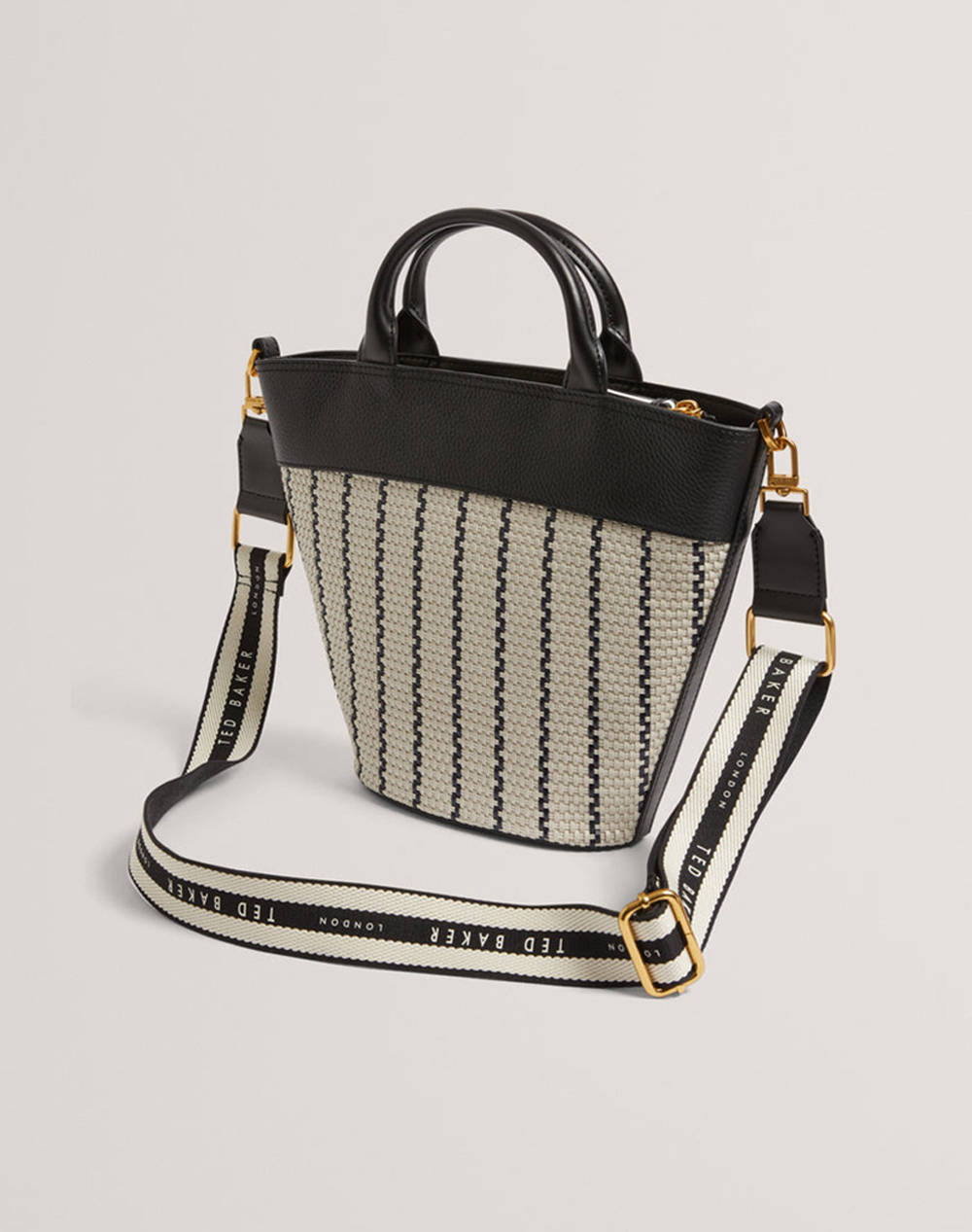TED BAKER RIVERI Woven Webbing Bucket Bag (Размери: 31 x 24.5 x 9см.)