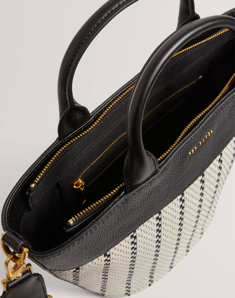 TED BAKER RIVERI Woven Webbing Bucket Bag (Размери: 31 x 24.5 x 9см.)
