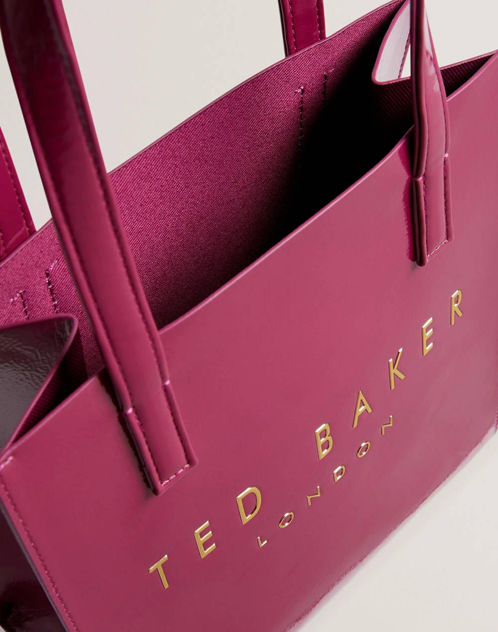 TED BAKER CRINION Crinkle Small Icon Bag (Размери: 24.5 x 25 x 11см.)
