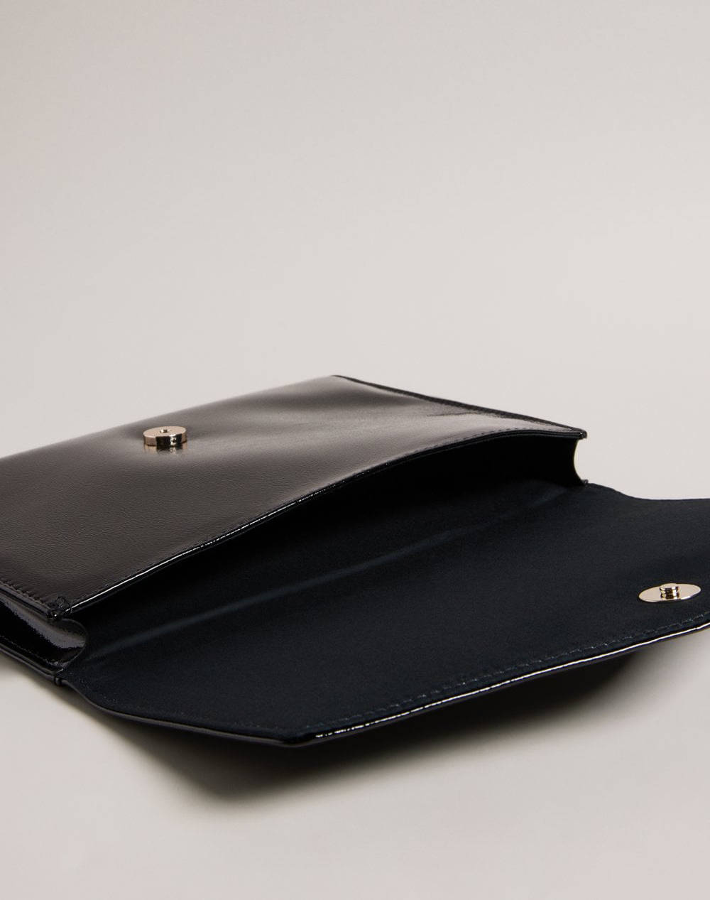 TED BAKER CRINKIE Crinkle Icon Pouch (Размери: 26 x 19 x 2см.)