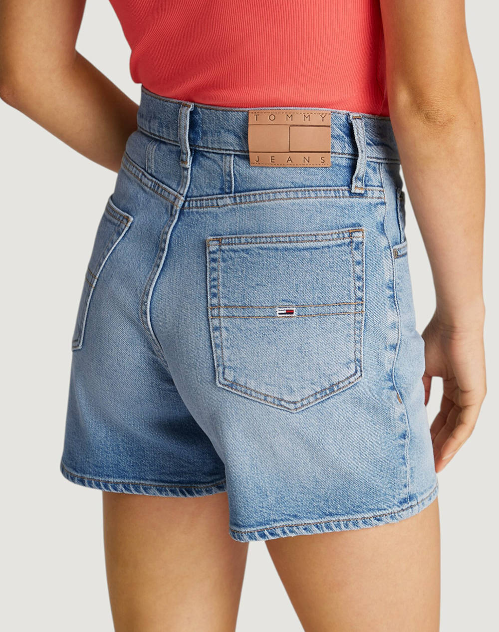 TOMMY JEANS MOM SHORT BI0112
