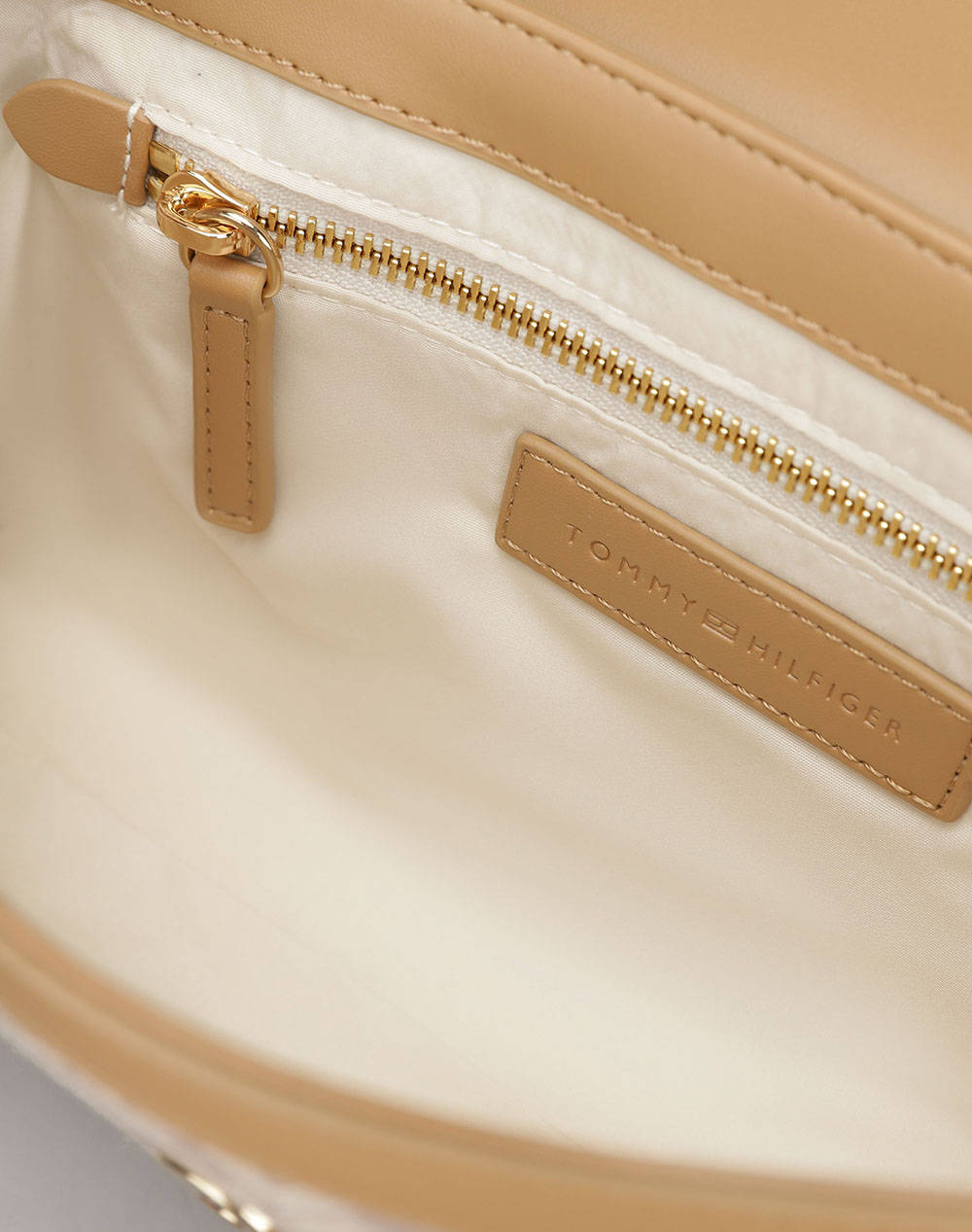 TOMMY HILFIGER TH JACQUARD CROSSOVER (Размери: 26 x 14 x 6см.)