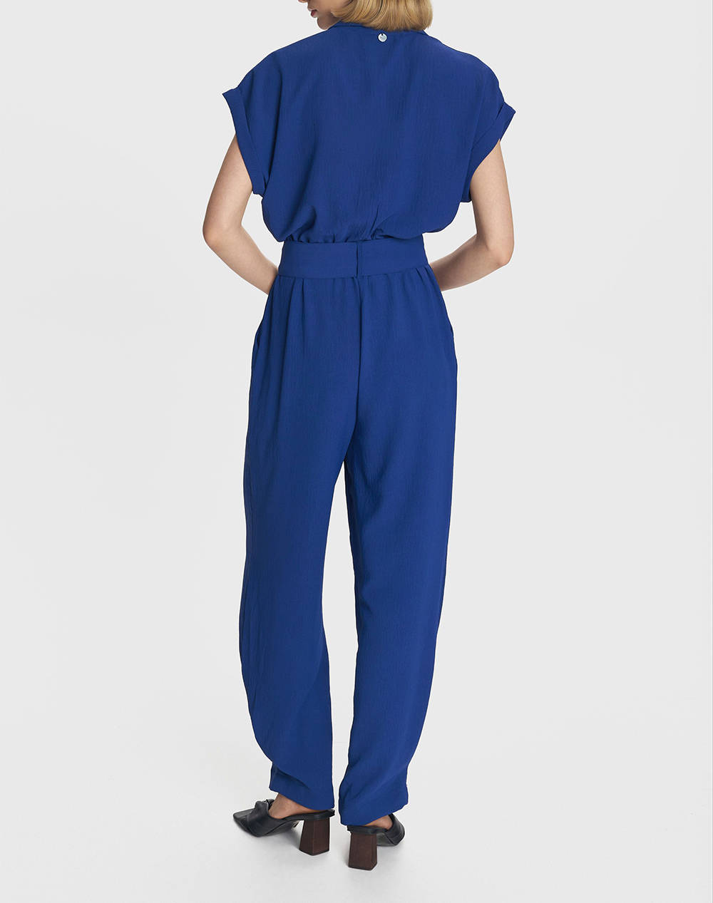 ALE ONE-SIZED SUIT