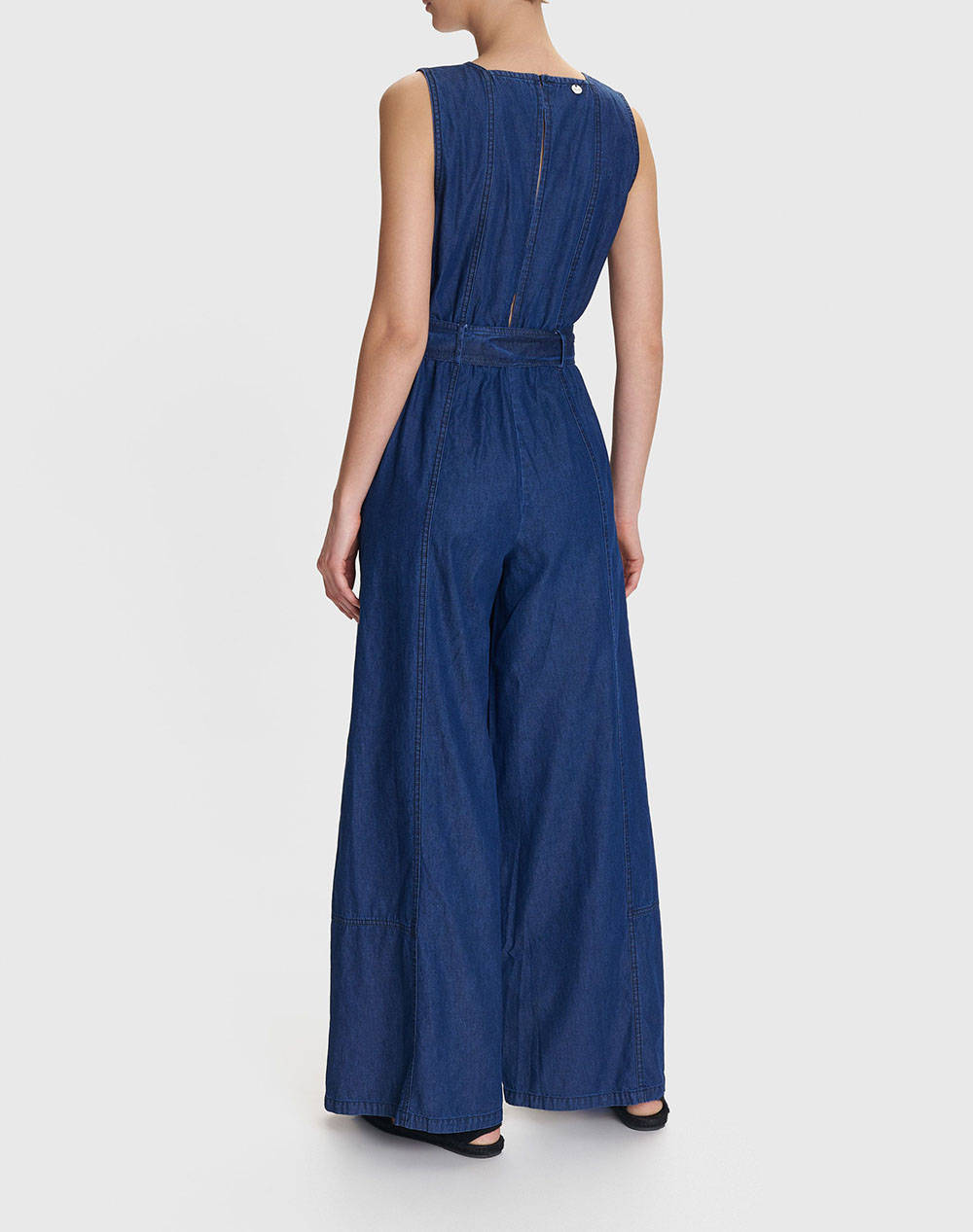 ALE ONE-SIZED SUIT