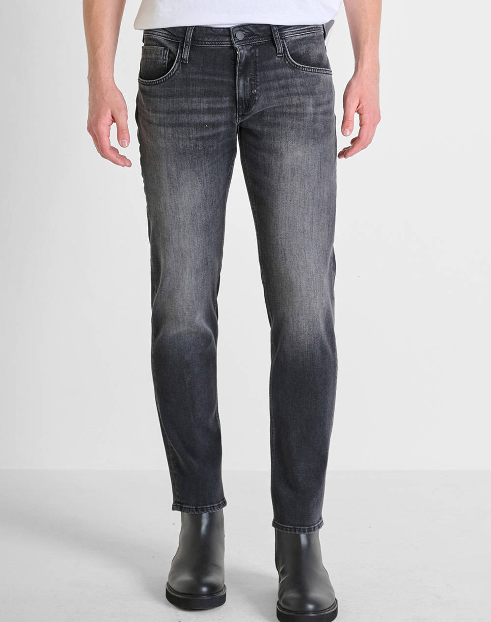ANTONY MORATO MMDT00282FA7505731W01992 MIN OF 10 JEANS KURT COMFORT TAPERED FIT IN ICONIC BLACK OD BLACK DENIM МЪЖКИ ПАНТАЛОНИ