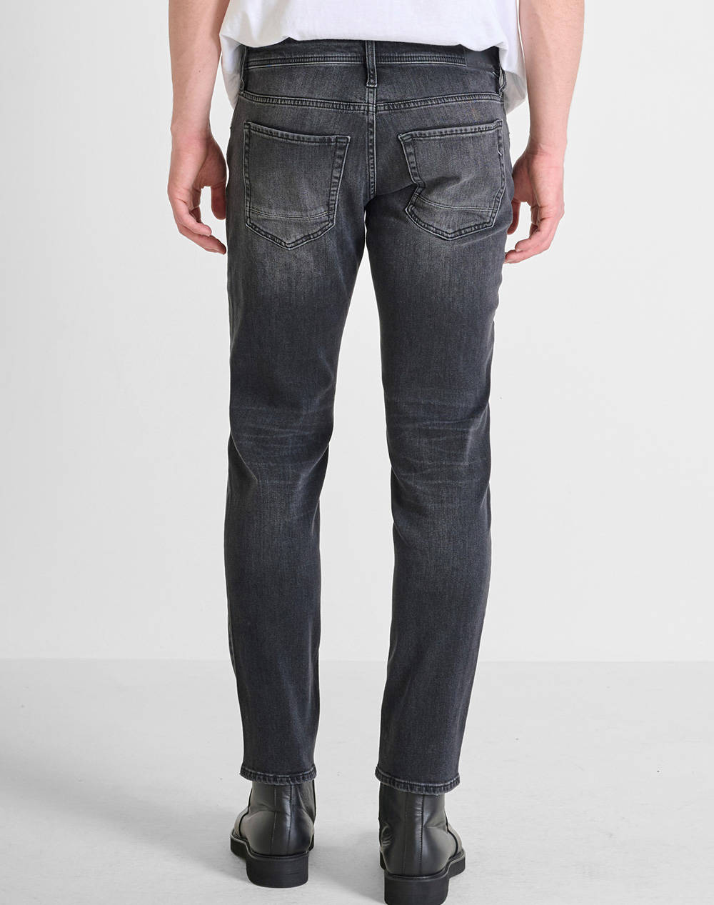 ANTONY MORATO MMDT00282FA7505731W01992 MIN OF 10 JEANS KURT COMFORT TAPERED FIT IN ICONIC BLACK OD BLACK DENIM МЪЖКИ ПАНТАЛОНИ