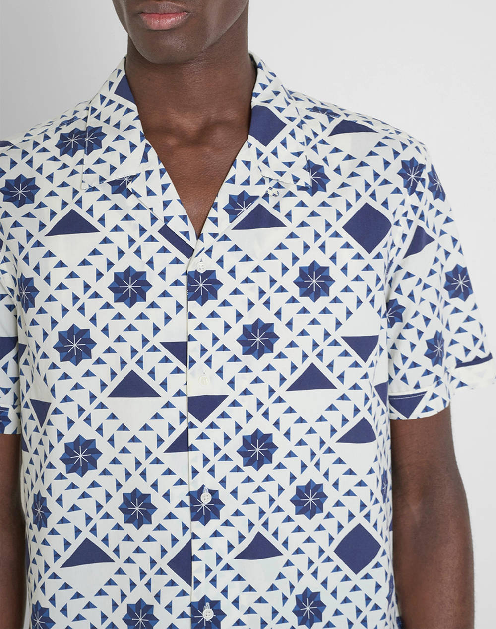 ANTONY MORATO MMSS00171FA430635 MIN OF 6 SHIRT HONOLULU REGULAR STRAIGHT FIT IN PRINTED COTTON VISCOSE BLEND FABRIC WITH LOGOED METAL BADGE МЪЖКА ТЕНИСКА
