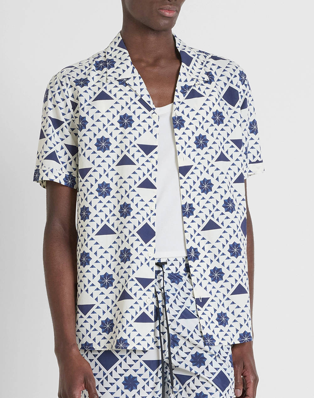 ANTONY MORATO MMSS00171FA430635 MIN OF 6 SHIRT HONOLULU REGULAR STRAIGHT FIT IN PRINTED COTTON VISCOSE BLEND FABRIC WITH LOGOED METAL BADGE МЪЖКА ТЕНИСКА