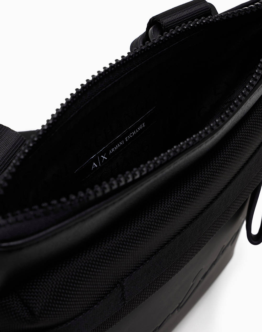 ARMANI EXCHANGE MESSENGER BAG (Размери: 23 x 23 x 2см.)