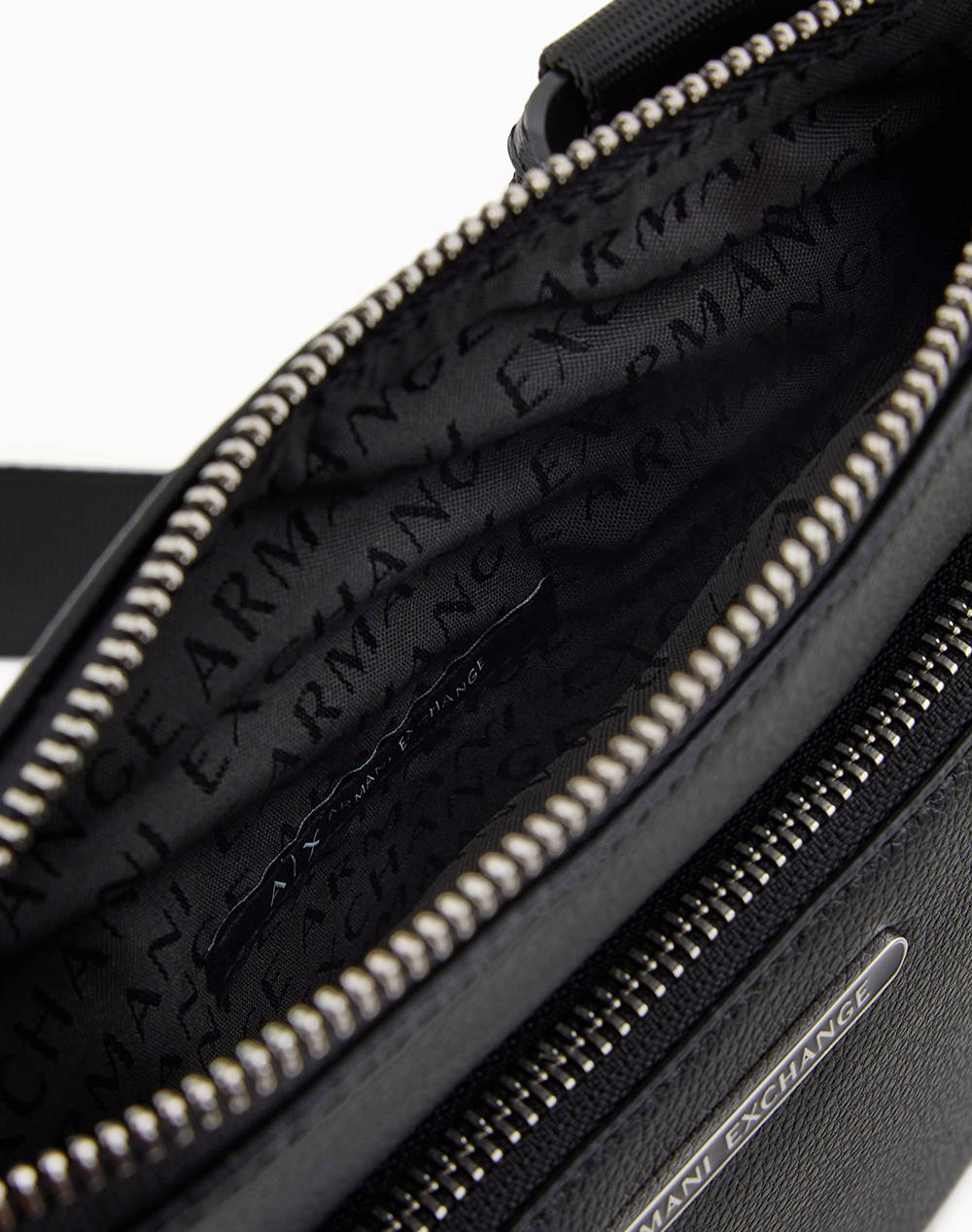 ARMANI EXCHANGE MESSENGER BAG (Размери: 21.5 x 20 x 0.5 см.)
