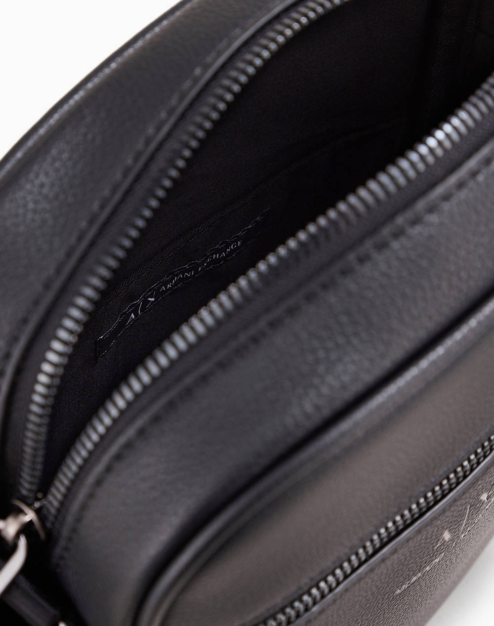 ARMANI EXCHANGE MESSENGER BAG (Размери: 21.5 x 15 x 6.5см.)