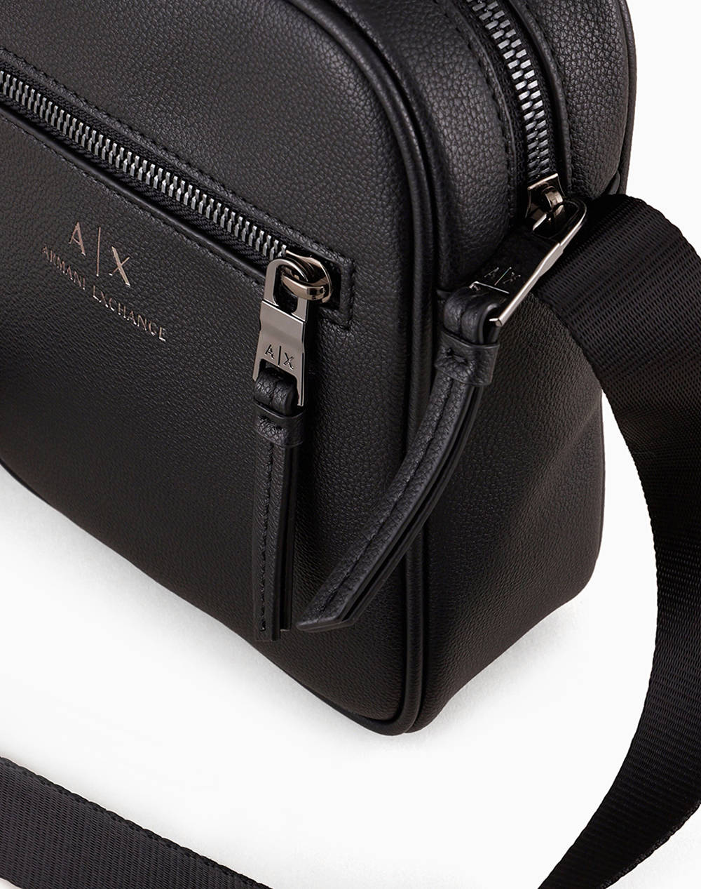 ARMANI EXCHANGE MESSENGER BAG (Размери: 21.5 x 15 x 6.5см.)
