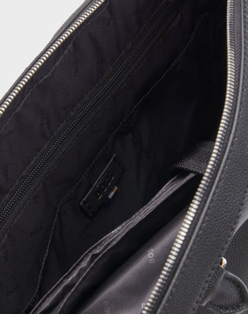 BOSS Ray_S doc case N. 10263216 01 (Размери: 38 x 29 x 7 см.)