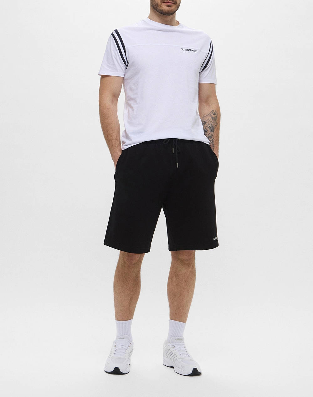 GUESS JEANS GJ REG EMBRO SHORTS - ORGANIC COTT ICONIC TERRY 400 МЪЖКИ КЪСИ ПАНТАЛОНИ