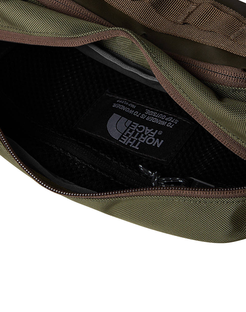 THE NORTH FACE BASE CAMP LUMBAR (Размери: 22 x 16 x 7см.)