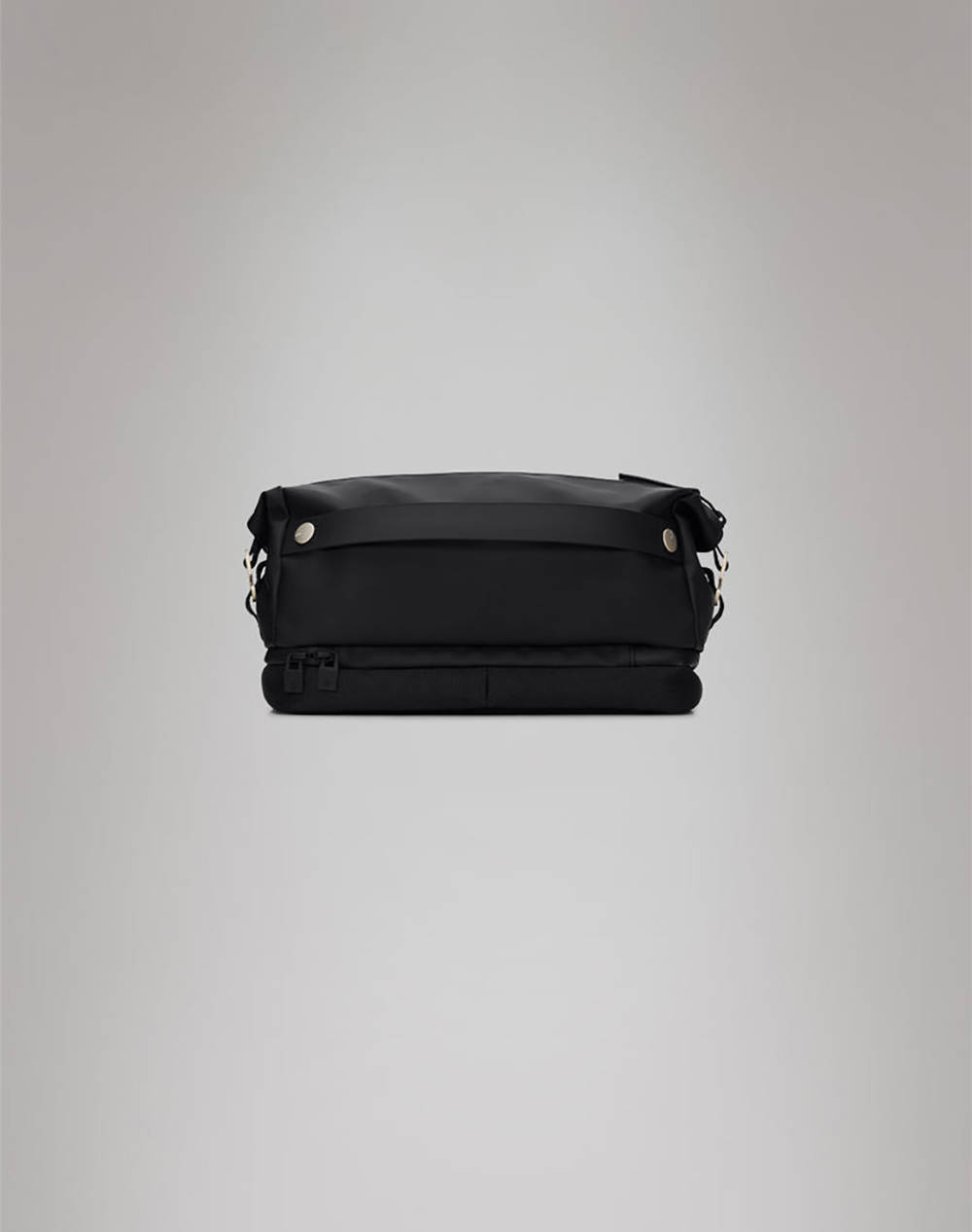 RAINS Otaru Wash Bag W3 (Размери: 20 x 14 x 33см.)